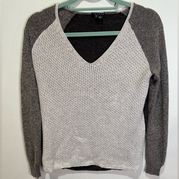 Theory | Tarledia HM Lofty 100% Cashmere V-Neck Sweater - Size P/TP (XS) - Picture 2 of 9